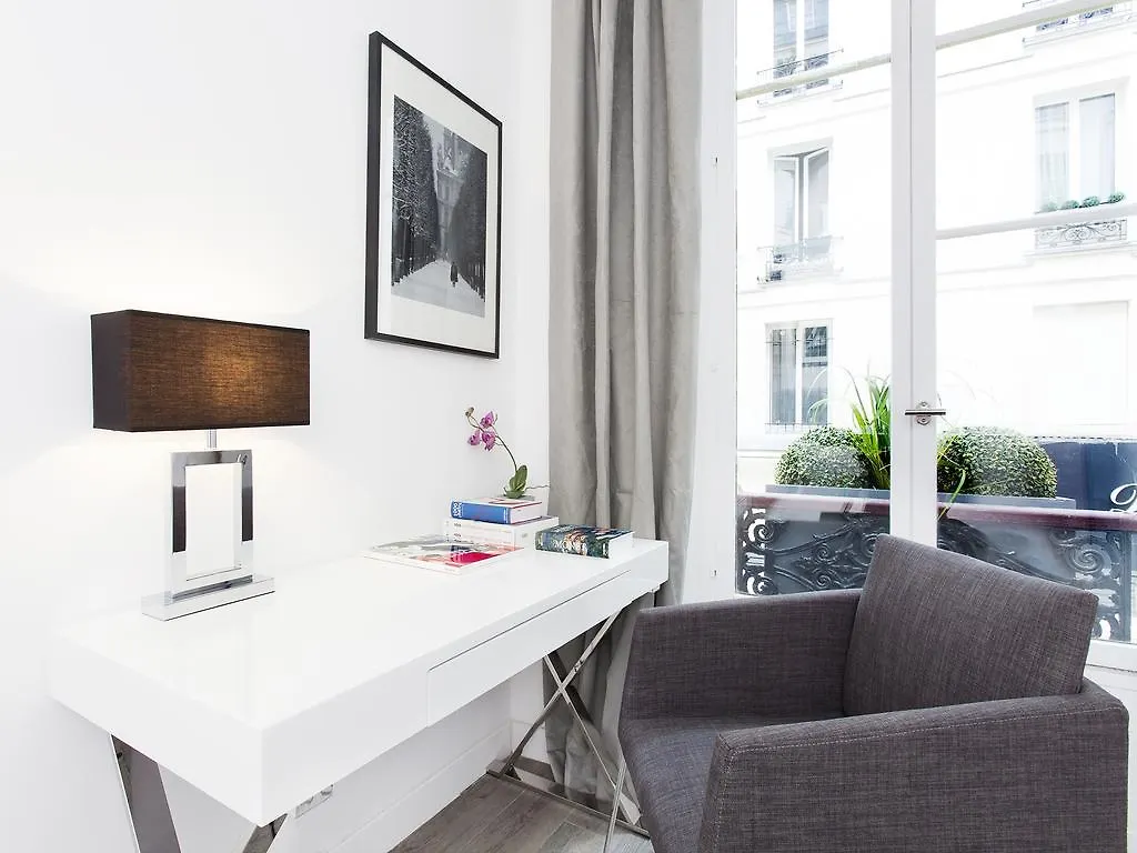 Livinparis - Luxury 3 Bedrooms Grands-Boulevards I Apartment Paris